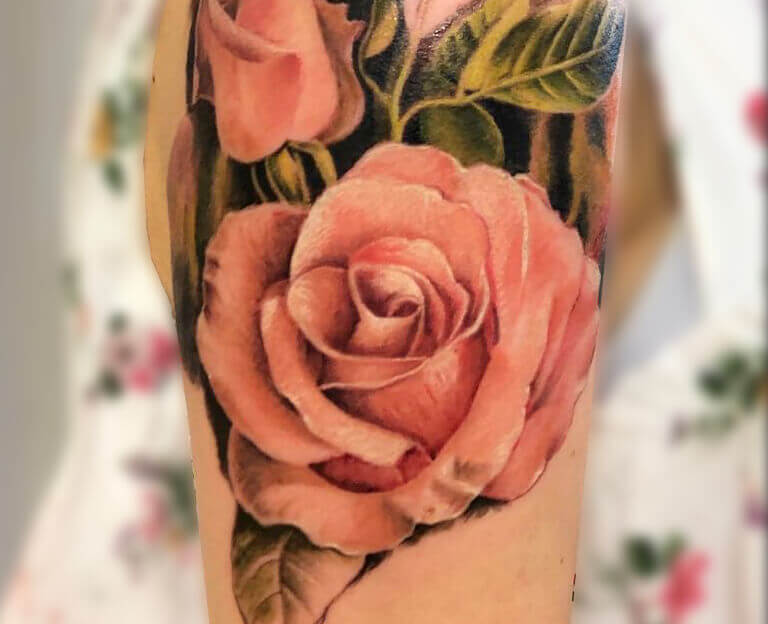 Tättowierhandwerk Hameln | Realistische Blume auf dem Arm Tättowierhandwerk Hameln | Realistische Blume auf dem Arm