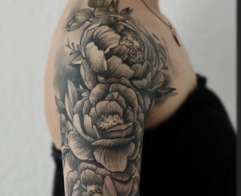 Tättowierhandwerk Hameln | Tattoo Blumenranke Tättowierhandwerk Hameln | Tattoo Blumenranke